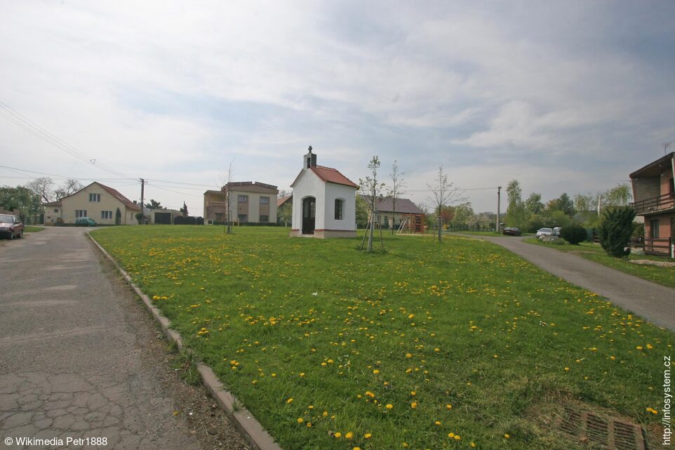 Chotěnice náves