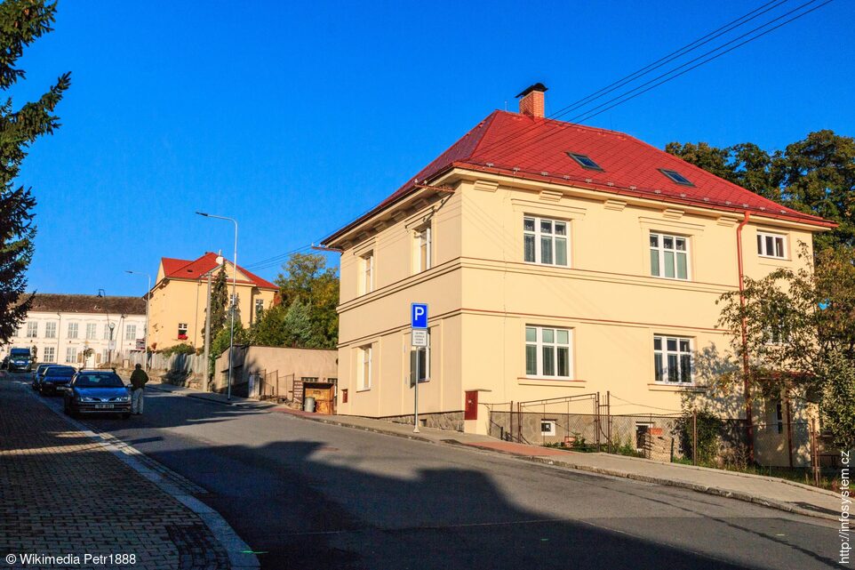 Slatiňanská ulice v Nasavrkách
