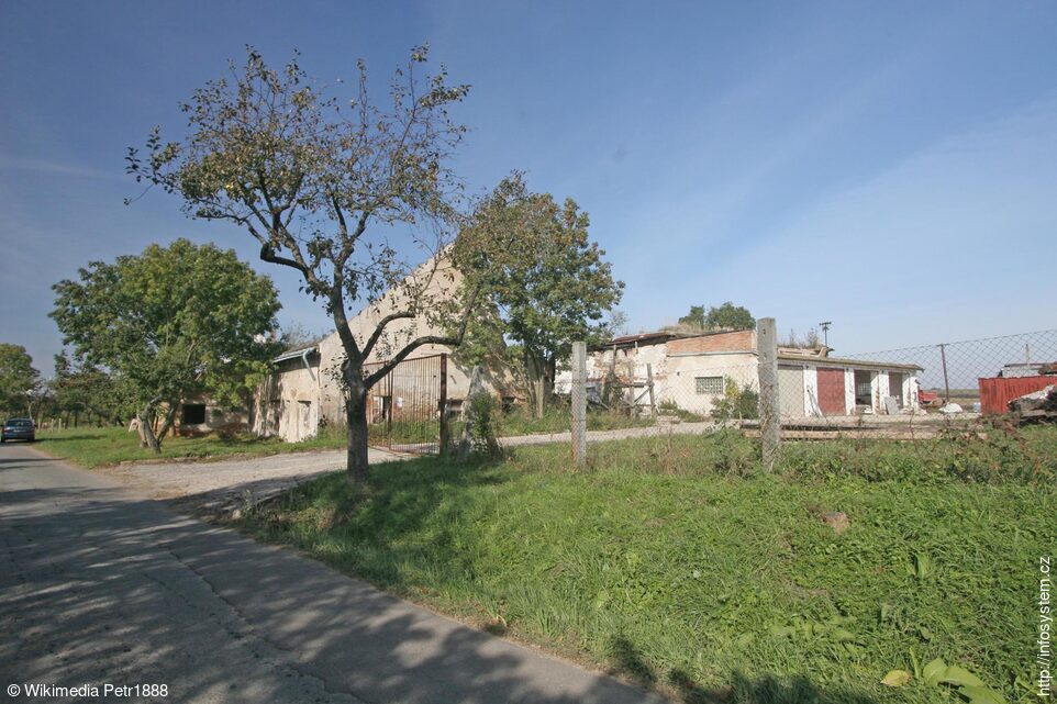 Brloh ruiny hospodářského dvora