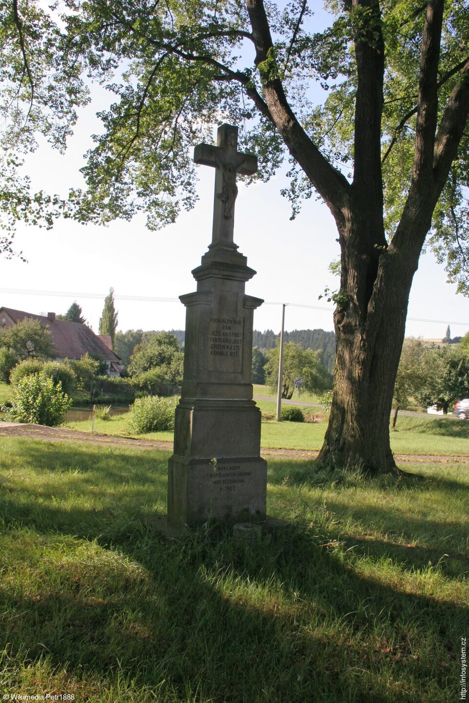 Kříž v Horním Bezděkově