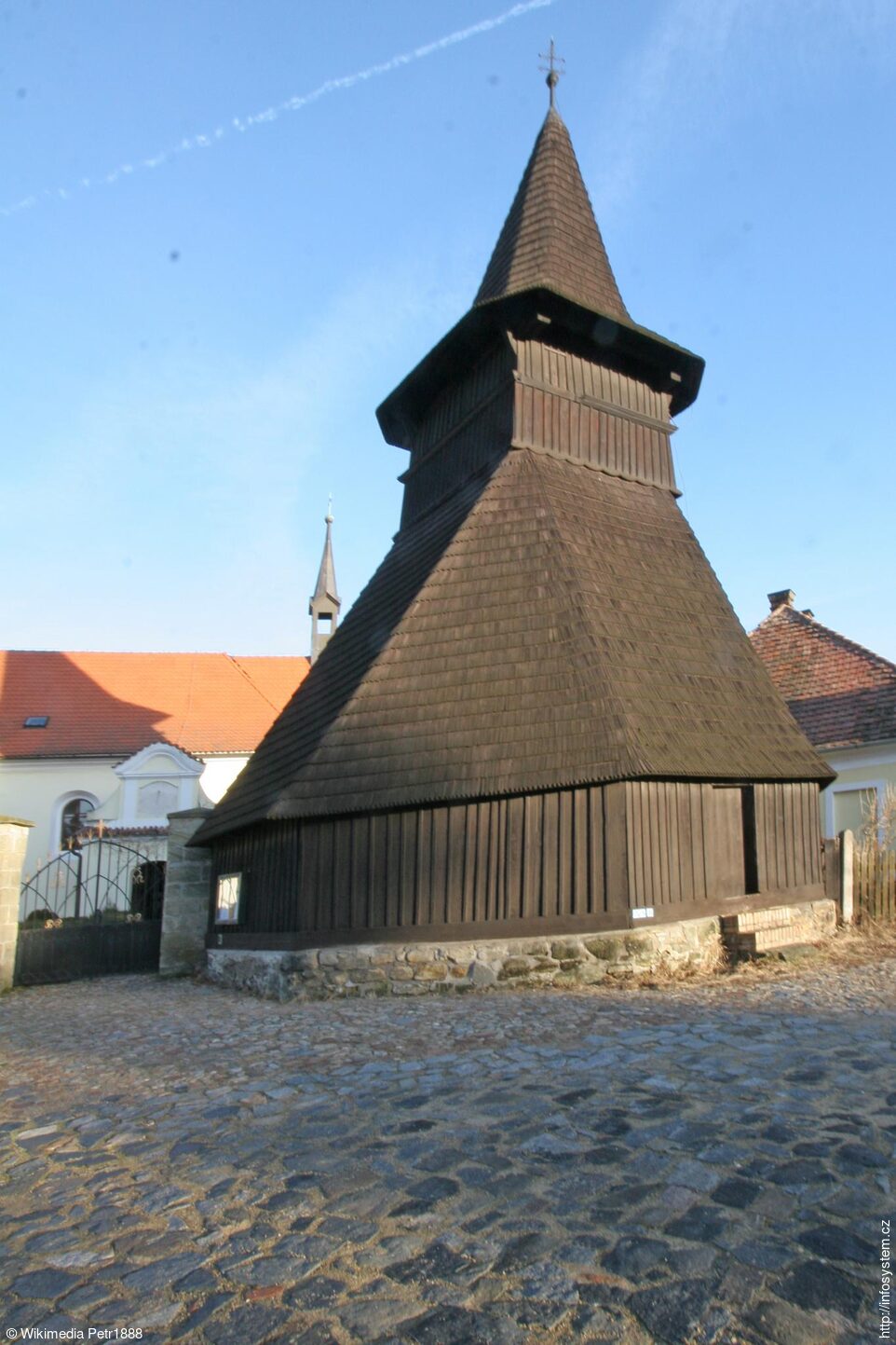 Zvonice u kostela Povýšení sv. Kříže