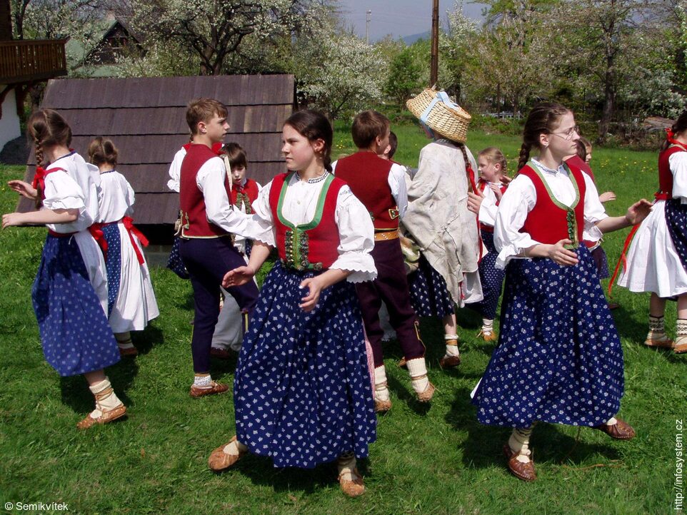 Folklorní soubor Sedmikvítek