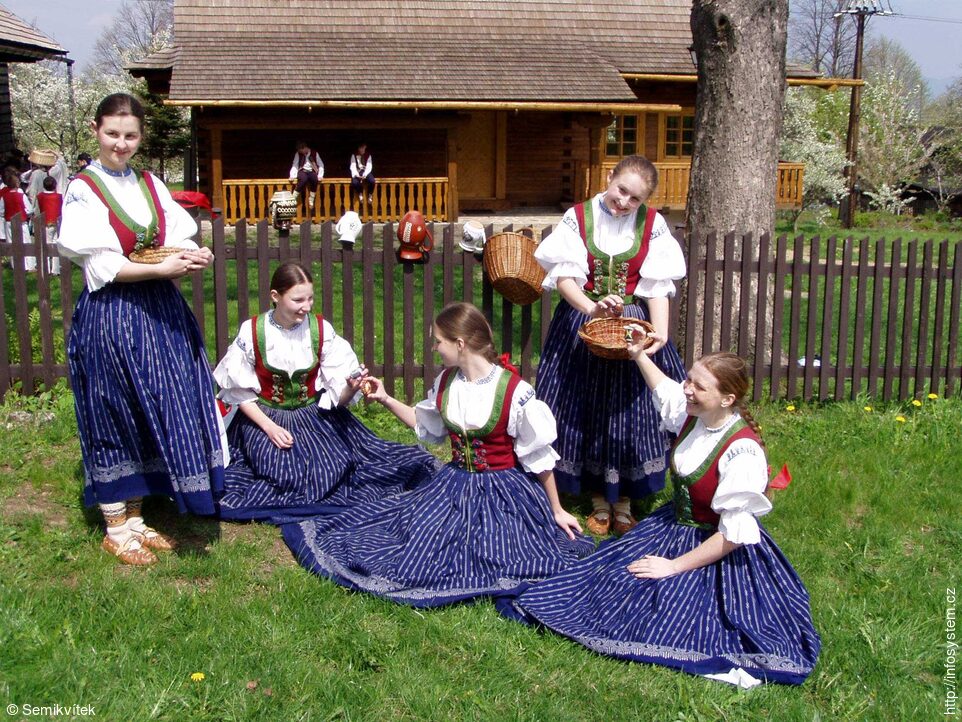 Folklorní soubor Sedmikvítek